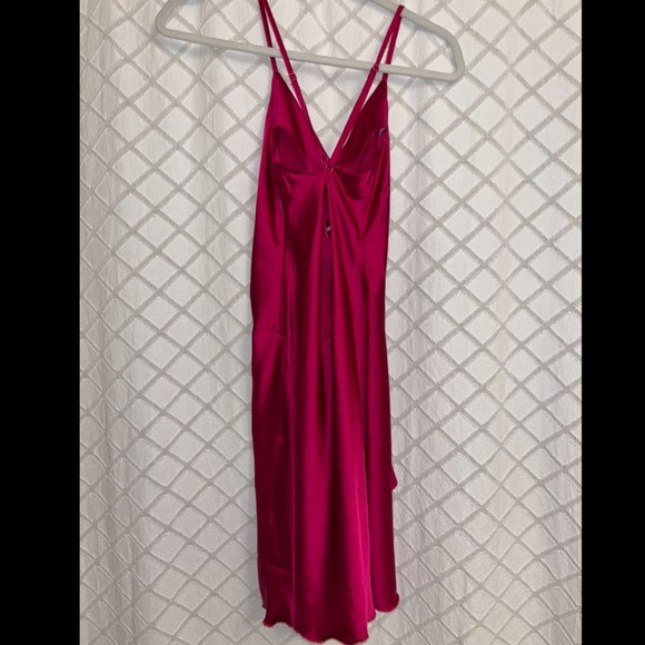 Pink satin dress - Picture 3 of 4